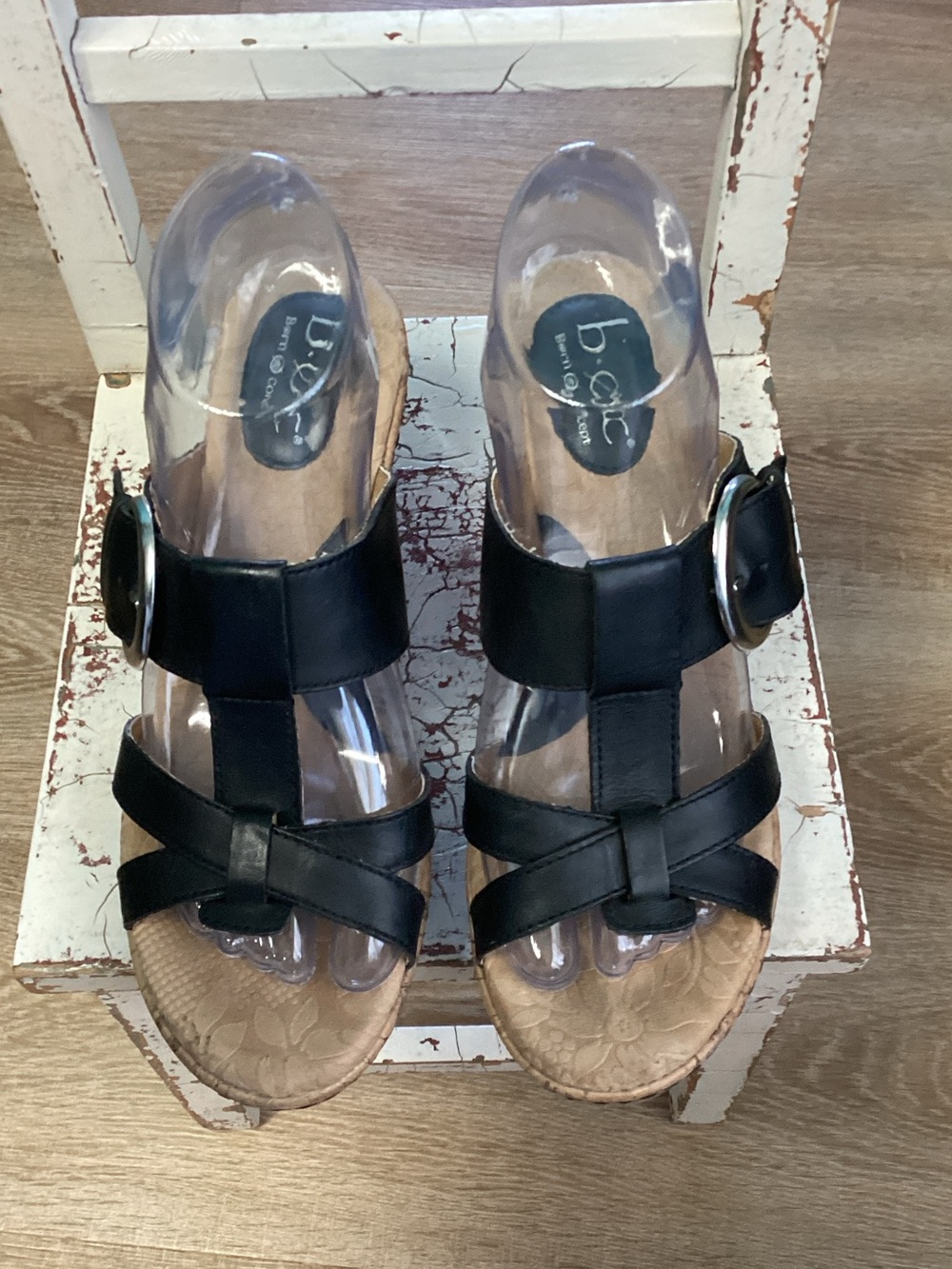 b.o.c. Black Leather Buckle T-Strap Wedge Sandals 8M/W